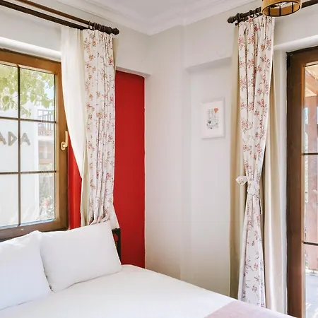 K Bed & Breakfast